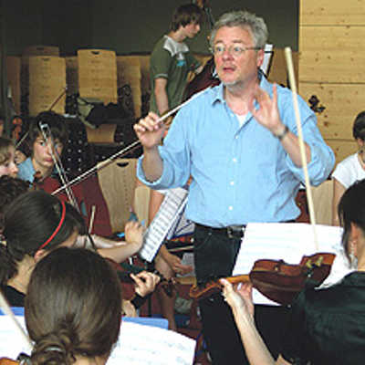 Beispiel für grenzüberschreitende Kulturprojekte 2007: Mehr als 70 Meisterschüler der öffentlichen Musikschulen der Großregion proben für Auftritte unter der Leitung von Dirigent Martin Almquist.