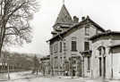 Auf der historischen Aufnahme von 1909 aus der Sammlung Laven steht das markante Verwaltungsgebäude des Schlachthofs im Blickpunkt. Foto: Stadtarchiv