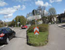 Autofahrer aus Richtung Innenstadt kommen auf dem Weg nach Olewig direkt an der Verkehrsinsel vorbei.