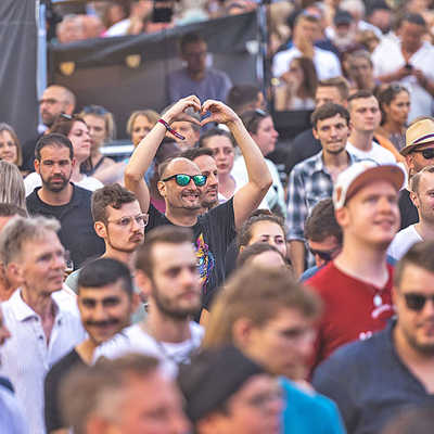 Rund 100.000 Menschen bringt das Altstadtfest an drei Tagen in die Fußgängerzone. Weil die Identifikation mit diesem Event groß ist, wurde 2019 der Gestaltungswettbewerb ins Leben gerufen.  Foto: TTM