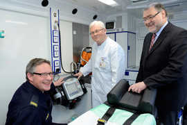 Foto: Präsentation eines Faxmoduls für EKG-Geräte