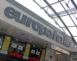 Eingang der Europahalle am Veihmarktplatz.