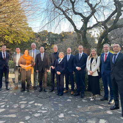 Im Rahmen ihrer Reise, wurde die Delegation um OB Wolfram Leibe (4. v. l.) vom deutschen Botschafter in Japan, Dr. Clemens von Goetze (5. v. l), empfangen.