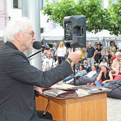 Der Schauspieler Günther-Maria Halmer trug zum Festivalauftakt Geschichten von Ephraim Kishon und Eugen Roth vor. 