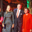 Ministerpräsidentin Malu Dreyer und Gatte Klaus Jensen sowie die niederländische Handelsministerin Sigrid Kaag (l.) heißen das Königspaar willkommen.