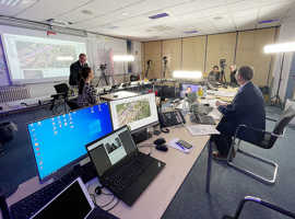 Vorbereitung der OB-Sprechsutnde mit Livestream im Stabsraum der Berufsfeuerwehr Trier