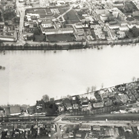 Teile des Martinerfelds (unten) sind im April 1983 überschwemmt.