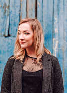 Die schottische Sängerin Iona Fyfe stammt aus der Küstenstadt Aberdeen. Deren rauher Charme spiegelt sich auch in ihrer Musik wider. Foto: Elly Lucas
