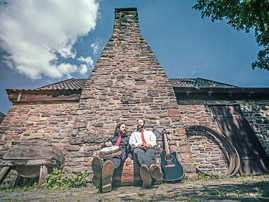 Das Duo „Stout“ bringt Irish Folk ergänzt durch viele andere musikalische Einflüsse auf die Bühne der Tufa.