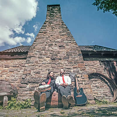Das Duo „Stout“ bringt Irish Folk ergänzt durch viele andere musikalische Einflüsse auf die Bühne der Tufa. Foto: Franz Wüstenberg