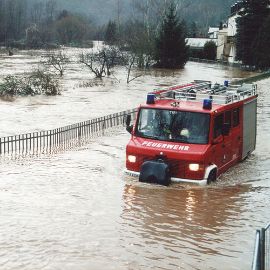 Die Mosel in Ehrang bei Hochwasser 2003.