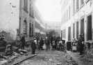 Kurz vor dem Ende des Ersten Weltkriegs waren am 1. August 1918 bei einem Bombenangriff in der Kuhnenstraße schwere Schäden zu beklagen.Foto: Stadtarchiv