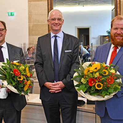 Ende September vereidigte OB Wolfram Leibe (Mitte) im Großen Rathaussaal die neuen Dezernenten Ralf Britten (l.) und Markus Nöhl.