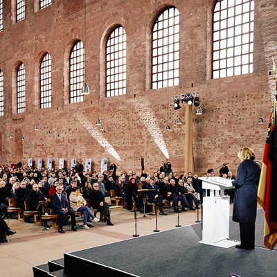 Ministerpräsidentin Malu Dreyer bei ihrer Ansprache anlässlich des Gedenktags an die Opfer des Nationalsozialismus in der Basilika. Foto: Landtag RLP/D. Kliewer