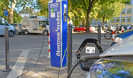 Zur Förderung der Elektromobilität haben die Stadtwerke das Netz an Strom-„Tankstellen“ im Stadtgebiet kontinuierlich ausgebaut. Eine der Säulen steht auf dem Parkplatz am Augustinerhof.