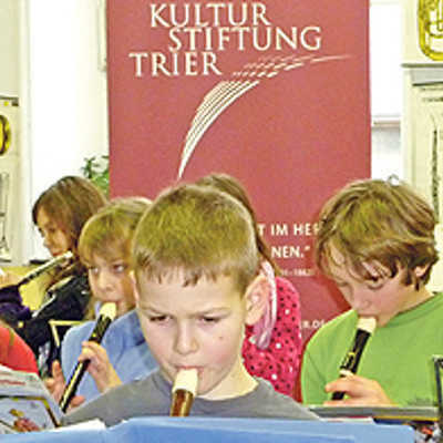 Die Kulturstiftung unterstützt musisch begabte Kinder und Jugendliche mit Stipendien und ermöglicht den Unterricht an der städtischen Karl-Berg-Musikschule. Foto: Agenturhaus