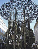 Der Handwerkerbrunnen in der Fahrstraße ist eine der bekanntesten Arbeiten von Klaus Apel.