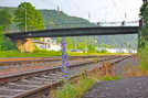 Der frühere Haltepunkt des Bahnhofs Trier-West, in dessen Umfeld sich Triers erster Bahnhof mit dem Namen „Trier links der Mosel“ befand, liegt im Dornröschenschlaf. Der Bahnsteig am Richtungsgleis Ehrang ist noch vorhanden (Bild).