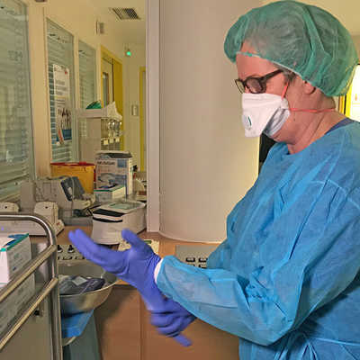 Nicht nur bei der Versorgung der Akut-Patienten, wie hier im Trierer Corona-Gemeinschaftskrankenhaus im Herbst 2020, bedeutet die Pandemie eine starke Belastung für die medizinischen Einrichtungen. Die kSpät- und Langzeitfolgen erfordern mitunter eine weitere Behandlung. 