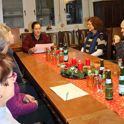 Zu den regelmäßigen Veranstaltungen des Seniorenbüros gehören Lesungen mit Autorin Frauke Birtsch, wie im Advent 2017. Dabei gibt es eine Zusammenarbeit mit dem Trägerverein des Haus Franziskus