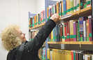 Nicht nur durch Lesungen, sondern auch durch den regelmäßigen Bücherflohmarkt versucht die Stadtbibliothek im Palais Walderdorff, den Kontakt zu den Stammkunden zu pflegen und neue zu gewinnen.
