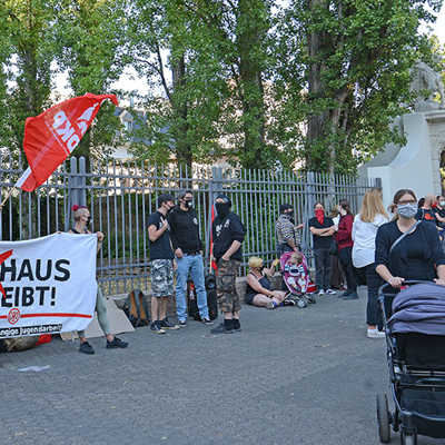 Protestkundgebung am Augustinerhof gegen das drohende Aus für den Exhaus-Verein.