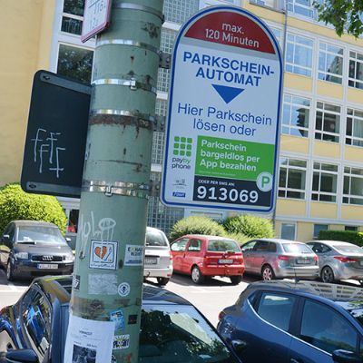 Hinweisschild auf dem Parkplatz Augustinerhof.