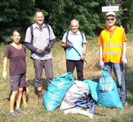 Umweltkoordinator Johannes Hill sammelte mit seiner Gruppe in Ehrang den achtlos weggeworfenen Müll auf.
