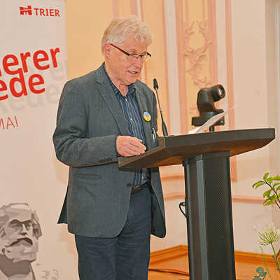 Der Historiker und preisgekrönte Sachbuchautor Gerd Koenen hielt die diesjährige „Trierer Rede“ in der Promotionsaula im Priesterseminar.