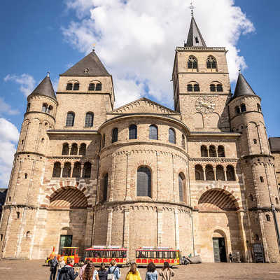 Der Trierer Dom gehört als eine der Welterbestätten zu den beliebtesten Anlaufstellen für Touristen. Foto: TTM/Dominik Ketz