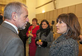 Foto: OB Klaus Jensen und Birgit Schrowange im Gespräch beim Empfang im Rathaus