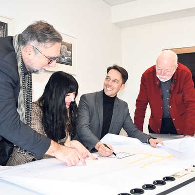 Die Theater-Intendanten Manfred Langner (l.) und Lajos Wenzel (2. v r.) planen gemeinsam mit Tufa-Geschäftsführerin Jana Schröder und Tufa-Vorstandsvorsitzendem Klaus Reeh. 