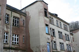 Foto: Sanierungsreifes Gebäude der Gneisenaukaserne