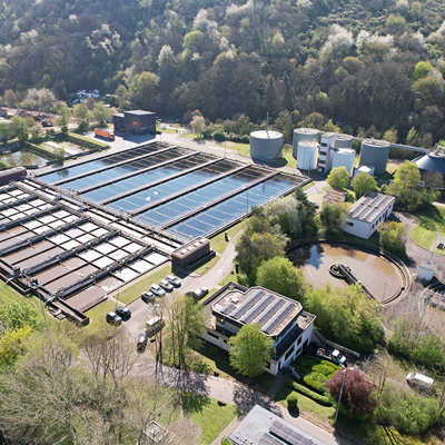 Die neue Anlage soll in direkter Nähe des Hauptklärwerks in der Metternichstraße entstehen. Im Dezember ist eine öffentliche Info-Veranstaltung dazu geplant. Foto: Wolf & Sofsky