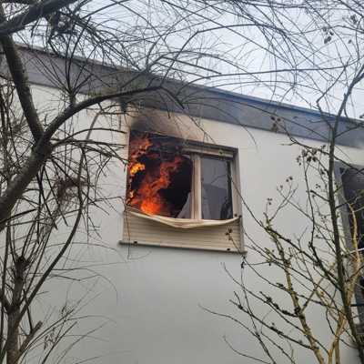 Das Feuer im Bungalow hat sich nach ersten Erkenntnissen in der Küche entwickelt. Foto: Berufsfeuerwehr Trier