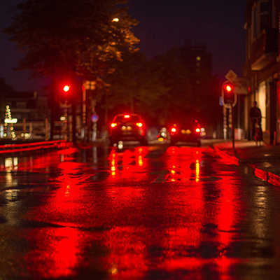 Bei der Vorstellung der städtischen Initiative berichtete Dezernent Schmitt, dass gerade nachts immer wieder Autofahrer rote Ampelsignale ignorieren. Er erhofft sich von den neuen, fest installierten Geräten auch eine abschreckende Wirkung. Foto: Pixabay