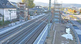 Auch in Trier-West machen die Regionalzüge ab 2025 Station: Der Haltepunkt an der neuen Verbindungsstraße Über Brücken (rechts) wird mit einer Fußgängerüberführung ausgestattet.