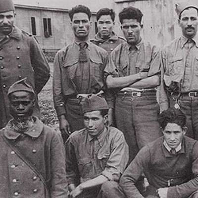 Ein Gruppe französischer Kriegsgefangener im Lager auf dem Petrisberg. Das Foto entstand im Juli 1940. Foto:?Stadtarchiv