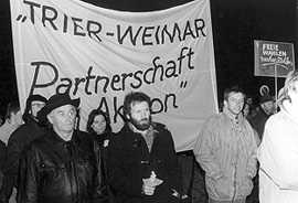 In der Wendezeit prägten regelmäßige Bürgerdemonstrationen das politische Leben in Weimar. Dabei wuchs auch der Partnerschaft mit Trier eine neue Rolle zu.