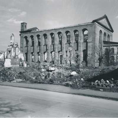 Bei den Bombenangriffen auf Trier wurde auch die Konstantin-Basilika stark beschädigt. Bitte geben Sie als Bildnachweis Stadtarchiv Trier an.