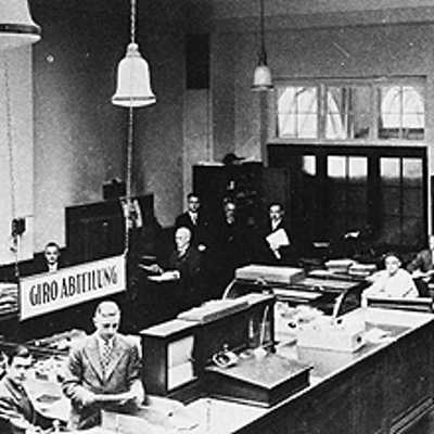 Blick in die Giro-Abteilung der Trierer Sparkasse im  Jahr 1938. Archivfoto: Sparkasse