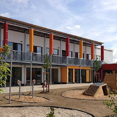 Die Caritas hat mit der Planung des neuen Walburga-Marx-Hauses das Büro hort+hensel aus Kaiserslautern beauftragt, das sich durch ihre modular aufgebauten Kita-Gebäude wie in Frankenthal einen Namen gemacht. Foto: Büro hort+hensel