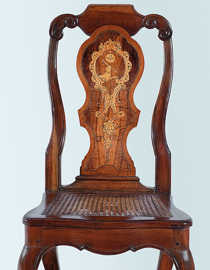 Stuhl aus der Rokokozeit mit Dominikanersymbol