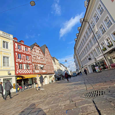 Exakt 112.461 Personen waren am 31. Dezember 2023 in Trier gemeldet – der zweithöchste Stand nach dem Rekordjahr 2015 mit knapp 114.000 Bewohnerinnen und Bewohnern.