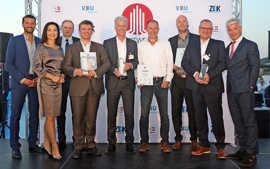 SWT-Vorstandsmitglied Arndt Müller (2. v. r.) mit den anderen Preisträgern des Stadtwerke-Awards 2018, der in Köln verliehen wurde. Foto: Bildschön