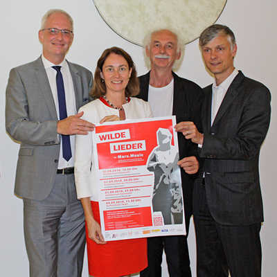 Sie gaben die Gewinner des Wettbewerbs bekannt: OB Wolfram Leibe, Dr. Katarina Barley, Rudolf Hahn (Vorsitzender des Fördervereins des Marx-Jahres) und Stephan Meier (Künstlerischer Leiter, v. l.).