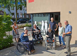 Landesbehindertenbeauftragter Matthias Rösch informiert sich über das Wohnprojekt in der Thyrsusstraße.