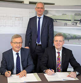 Foto: Unterzeichnung der Kooperationsvereinbarung zwischen SWT und Hwk