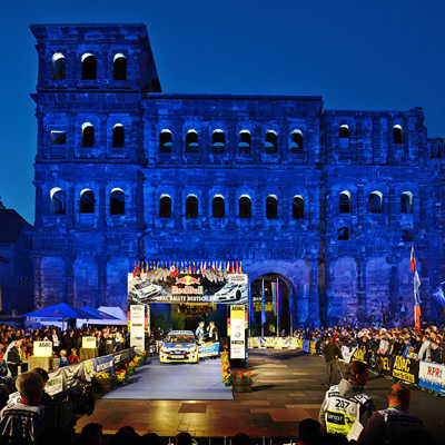 Der Showstart vor der Porta Nigra ist das erste Highlight der Rallye. Foto: Presseamt