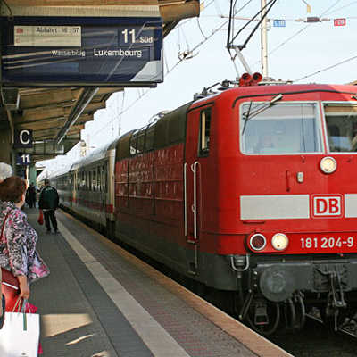 Zweimal täglich hält derzeit noch ein Fernzug im Trierer Hauptbahnhof. So ist eine umsteigefreie Verbindung aus Düsseldorf, dem Ruhrgebiet und weiter nach Luxemburg möglich. Foto: PA